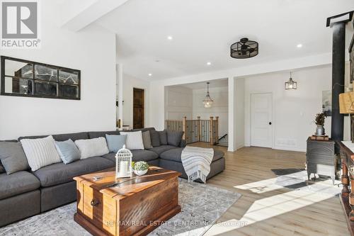 514369 2Nd Line, Amaranth, ON - Indoor Photo Showing Living Room