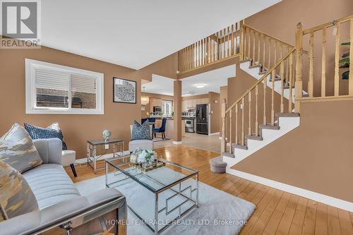 971 West 5Th Street, Hamilton (Kernighan), ON - Indoor Photo Showing Living Room