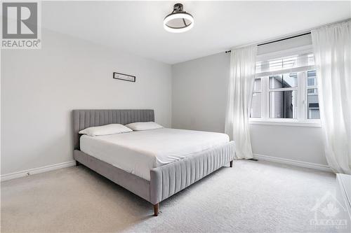 351 Meadowbreeze Drive, Ottawa, ON - Indoor Photo Showing Bedroom