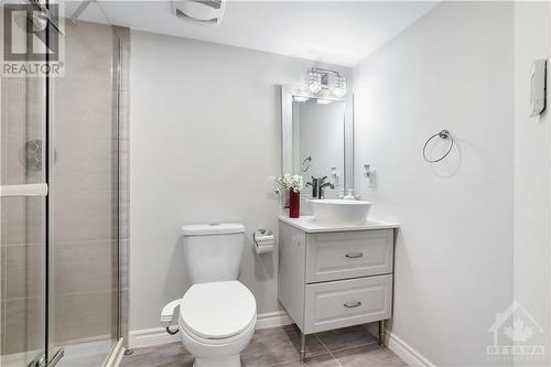 351 Meadowbreeze Drive, Ottawa, ON - Indoor Photo Showing Bathroom