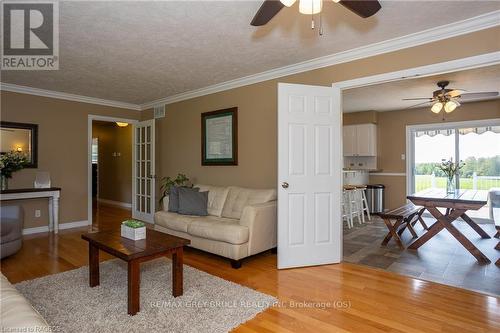 397810 Concession 10, Meaford, ON - Indoor Photo Showing Living Room