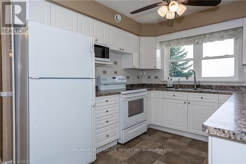 397810 Concession 10, Meaford, ON - Indoor Photo Showing Kitchen