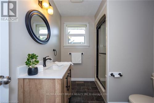 397810 Concession 10, Meaford, ON - Indoor Photo Showing Bathroom