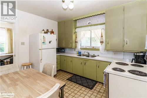 183 West Road, Huntsville, ON - Indoor Photo Showing Kitchen With Double Sink