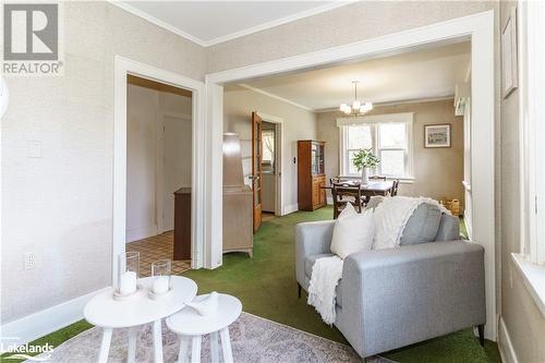 183 West Road, Huntsville, ON - Indoor Photo Showing Living Room