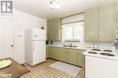 183 West Road, Huntsville, ON - Indoor Photo Showing Kitchen With Double Sink