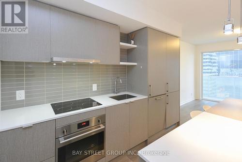 2109 - 100 Harbour Street, Toronto, ON - Indoor Photo Showing Kitchen