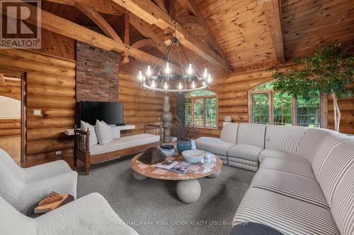 768 Tracey'S Hill Road, Kawartha Lakes, ON - Indoor Photo Showing Living Room