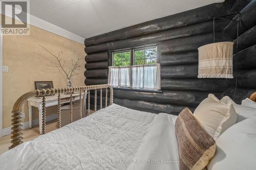 768 Tracey'S Hill Road, Kawartha Lakes, ON - Indoor Photo Showing Bedroom