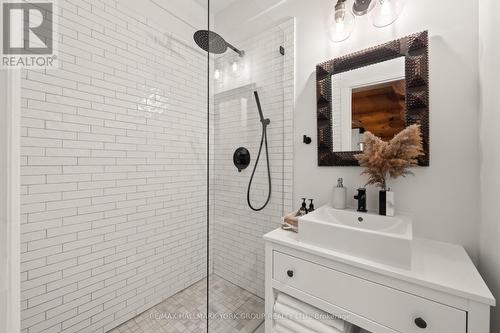 768 Tracey'S Hill Road, Kawartha Lakes, ON - Indoor Photo Showing Bathroom