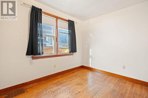 4456 Sixth Avenue, Niagara Falls (Downtown), ON - Indoor Photo Showing Other Room