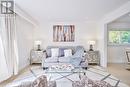 140 Orchard Heights Boulevard, Aurora, ON  - Indoor Photo Showing Living Room 