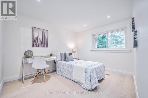 140 Orchard Heights Boulevard, Aurora, ON - Indoor Photo Showing Bedroom