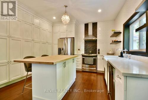 107 Burton Avenue, Barrie (Allandale), ON - Indoor Photo Showing Kitchen With Upgraded Kitchen