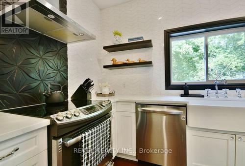 107 Burton Avenue, Barrie, ON - Indoor Photo Showing Kitchen