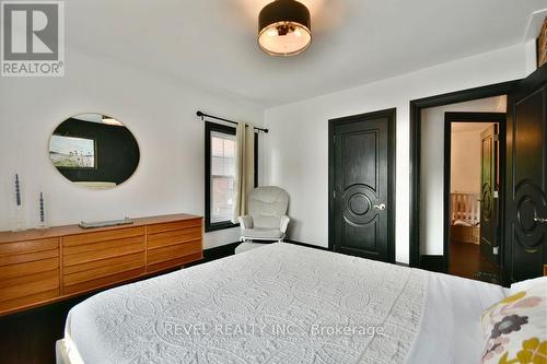 107 Burton Avenue, Barrie (Allandale), ON - Indoor Photo Showing Bedroom