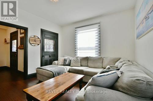 107 Burton Avenue, Barrie (Allandale), ON - Indoor Photo Showing Living Room