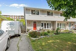 37 MEADOWLARK Drive  Hamilton, ON L9A 2K4