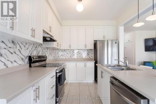 118 Tumblewood Place W, Welland, ON - Indoor Photo Showing Kitchen With Double Sink With Upgraded Kitchen