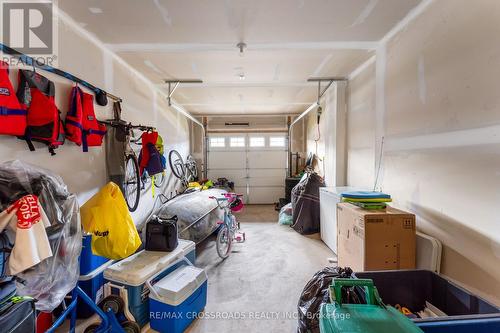 118 Tumblewood Place W, Welland, ON - Indoor Photo Showing Garage