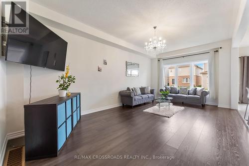 118 Tumblewood Place W, Welland, ON - Indoor Photo Showing Living Room