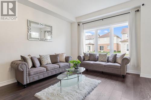 118 Tumblewood Place W, Welland, ON - Indoor Photo Showing Living Room