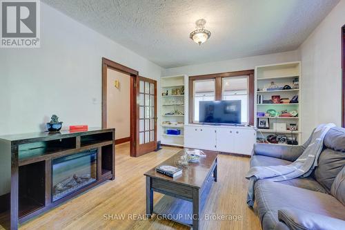 157 Cityview Drive N, Guelph, ON - Indoor Photo Showing Living Room