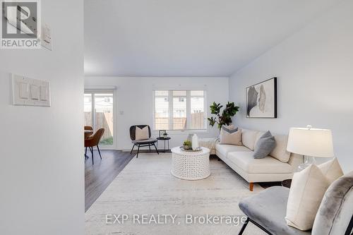 136 Monarch Street, Welland, ON - Indoor Photo Showing Living Room