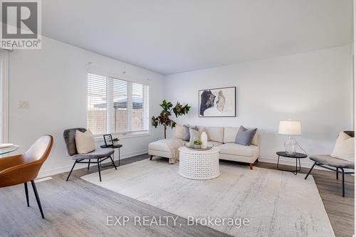 136 Monarch Street, Welland, ON - Indoor Photo Showing Living Room