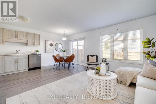 136 Monarch Street, Welland, ON - Indoor Photo Showing Living Room