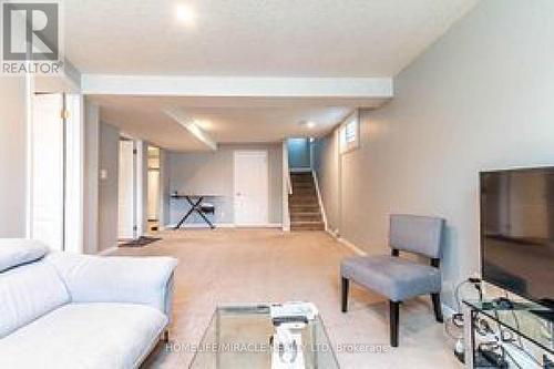 7760 Cavendish Drive, Niagara Falls, ON - Indoor Photo Showing Living Room