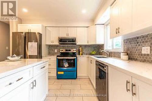 7760 Cavendish Drive, Niagara Falls, ON - Indoor Photo Showing Kitchen