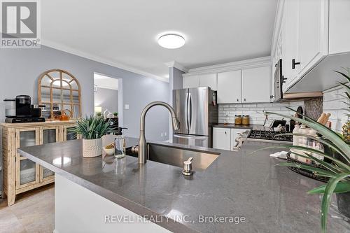 46 Royal Estate Drive, Kawartha Lakes (Pontypool), ON - Indoor Photo Showing Kitchen With Stainless Steel Kitchen