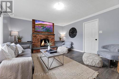 46 Royal Estate Drive, Kawartha Lakes (Pontypool), ON - Indoor Photo Showing Living Room With Fireplace