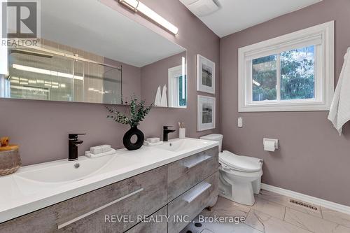 46 Royal Estate Drive, Kawartha Lakes (Pontypool), ON - Indoor Photo Showing Bathroom