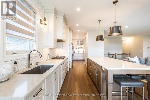 31 Royal Dornoch Drive, St. Thomas, ON - Indoor Photo Showing Kitchen With Upgraded Kitchen