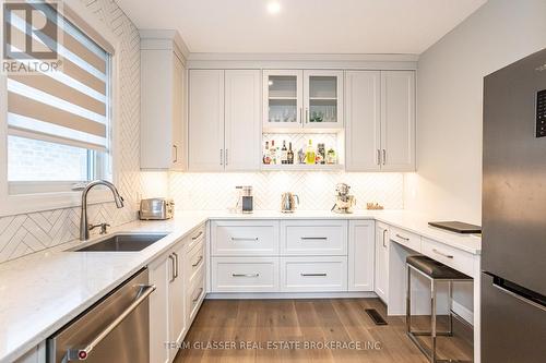 31 Royal Dornoch Drive, St. Thomas, ON - Indoor Photo Showing Kitchen With Upgraded Kitchen