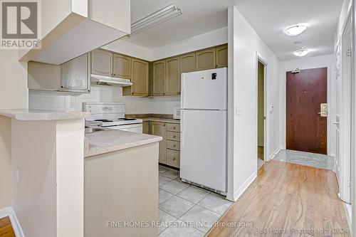 208 - 20 Olive Avenue, Toronto, ON - Indoor Photo Showing Kitchen