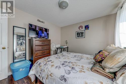 1813 Dalhousie Crescent, Oshawa, ON - Indoor Photo Showing Bedroom