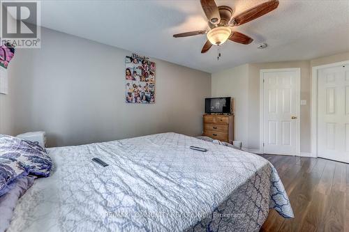 1813 Dalhousie Crescent, Oshawa, ON - Indoor Photo Showing Bedroom