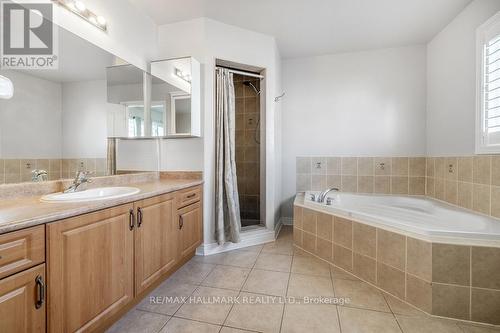 341 Woodfern Way, Newmarket, ON - Indoor Photo Showing Bathroom