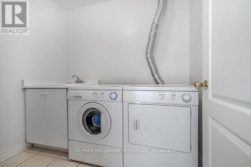 341 Woodfern Way, Newmarket, ON - Indoor Photo Showing Laundry Room