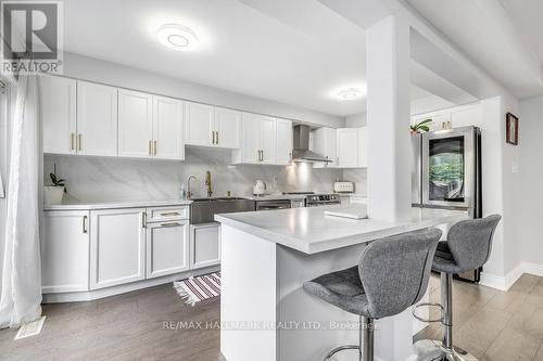 341 Woodfern Way, Newmarket, ON - Indoor Photo Showing Kitchen