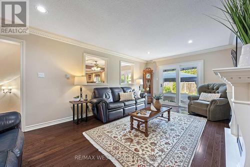 38 Addison Street, Richmond Hill (North Richvale), ON - Indoor Photo Showing Living Room