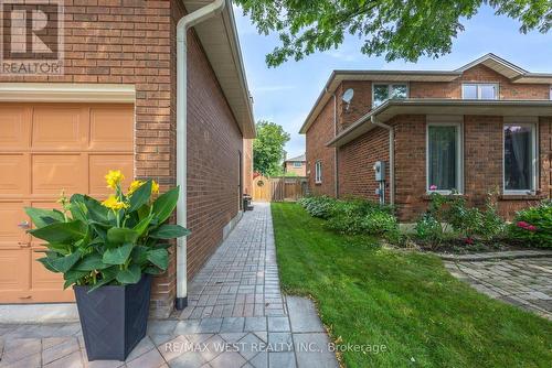 38 Addison Street, Richmond Hill (North Richvale), ON - Outdoor