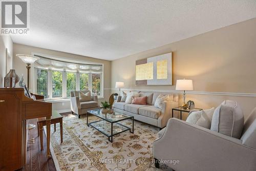 38 Addison Street, Richmond Hill (North Richvale), ON - Indoor Photo Showing Living Room