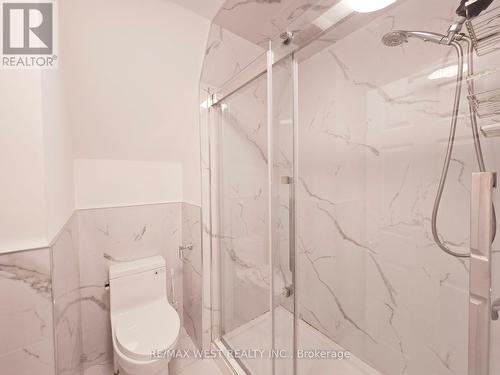 164 Dunn Avenue, Toronto (South Parkdale), ON - Indoor Photo Showing Bathroom