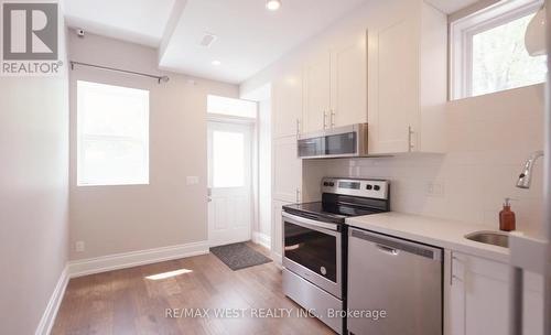 164 Dunn Avenue, Toronto (South Parkdale), ON - Indoor Photo Showing Kitchen