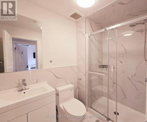 164 Dunn Avenue, Toronto (South Parkdale), ON - Indoor Photo Showing Bathroom