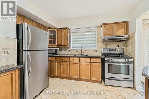 131 Mountainview Road S, Halton Hills (Georgetown), ON - Indoor Photo Showing Kitchen